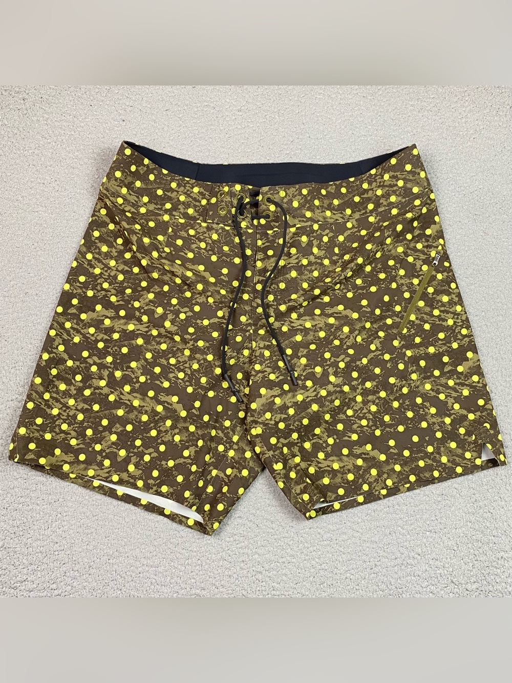 Lululemon Board Shorts Men's Size 36 Yellow Beach Swim Summer Surf Linerless EUC